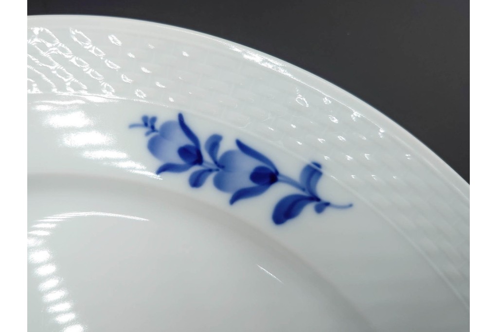 デンマーク製　ROYAL COPENHAGEN(ロイヤルコペンハーゲン)　ブルーフラワー プレイン　直径約28cm　プレート3枚セット　スクラッチありB級品　(R-084992)