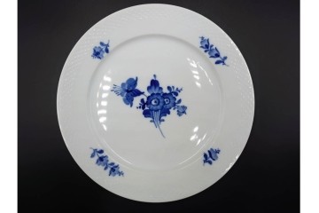 デンマーク製　ROYAL COPENHAGEN(ロイヤルコペンハーゲン)　ブルーフラワー プレイン　直径約28cm　プレート3枚セット　スクラッチありB級品　(R-084992)