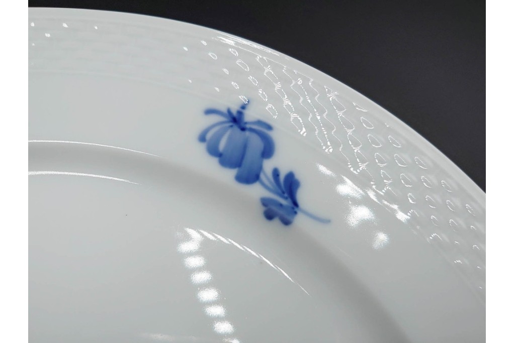 デンマーク製　ROYAL COPENHAGEN(ロイヤルコペンハーゲン)　ブルーフラワー プレイン　直径約28cm　プレート3枚セット　スクラッチありB級品　(R-084992)