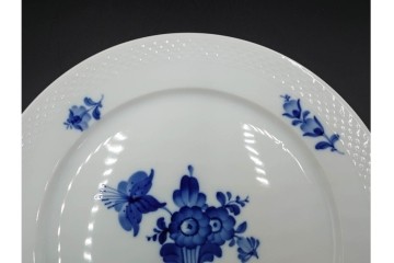 デンマーク製　ROYAL COPENHAGEN(ロイヤルコペンハーゲン)　ブルーフラワー プレイン　直径約28cm　プレート3枚セット　スクラッチありB級品　(R-084992)