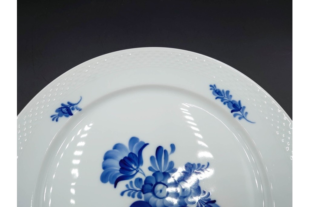デンマーク製　ROYAL COPENHAGEN(ロイヤルコペンハーゲン)　ブルーフラワー プレイン　直径約28cm　プレート3枚セット　スクラッチありB級品　(R-084992)