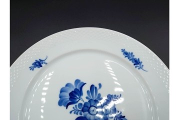 デンマーク製　ROYAL COPENHAGEN(ロイヤルコペンハーゲン)　ブルーフラワー プレイン　直径約28cm　プレート3枚セット　スクラッチありB級品　(R-084992)