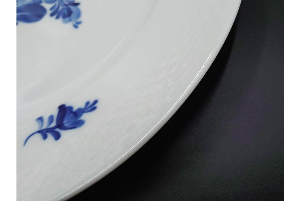 デンマーク製　ROYAL COPENHAGEN(ロイヤルコペンハーゲン)　ブルーフラワー プレイン　直径約28cm　プレート3枚セット　スクラッチありB級品　(R-084992)