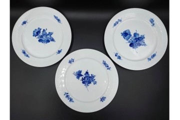 デンマーク製　ROYAL COPENHAGEN(ロイヤルコペンハーゲン)　ブルーフラワー プレイン　直径約28cm　プレート3枚セット　スクラッチありB級品　(R-084992)