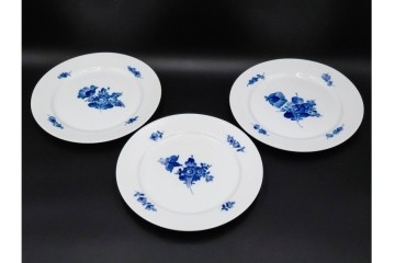 デンマーク製　ROYAL COPENHAGEN(ロイヤルコペンハーゲン)　ブルーフラワー プレイン　直径約28cm　プレート3枚セット　スクラッチありB級品　(R-084992)