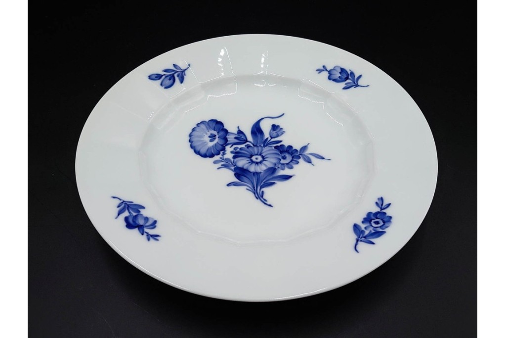 デンマーク製　ROYAL COPENHAGEN(ロイヤルコペンハーゲン)　ブルーフラワー アンギュラー　直径約26cm　プレート3枚セット　スクラッチありB級品　(R-084993)