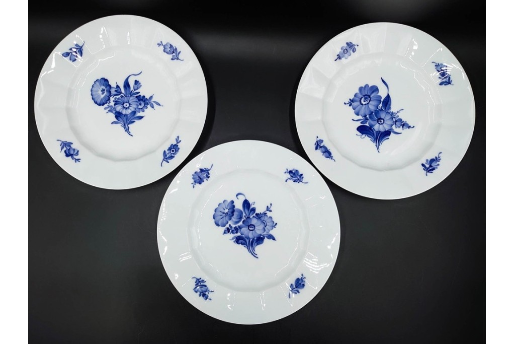 デンマーク製　ROYAL COPENHAGEN(ロイヤルコペンハーゲン)　ブルーフラワー アンギュラー　直径約26cm　プレート3枚セット　スクラッチありB級品　(R-084993)