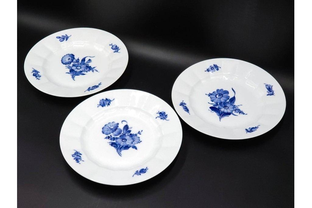 デンマーク製　ROYAL COPENHAGEN(ロイヤルコペンハーゲン)　ブルーフラワー アンギュラー　直径約26cm　プレート3枚セット　スクラッチありB級品　(R-084993)
