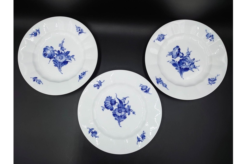 デンマーク製　ROYAL COPENHAGEN(ロイヤルコペンハーゲン)　ブルーフラワー アンギュラー　直径約26cm　プレート3枚セット　スクラッチありB級品　(R-084994)