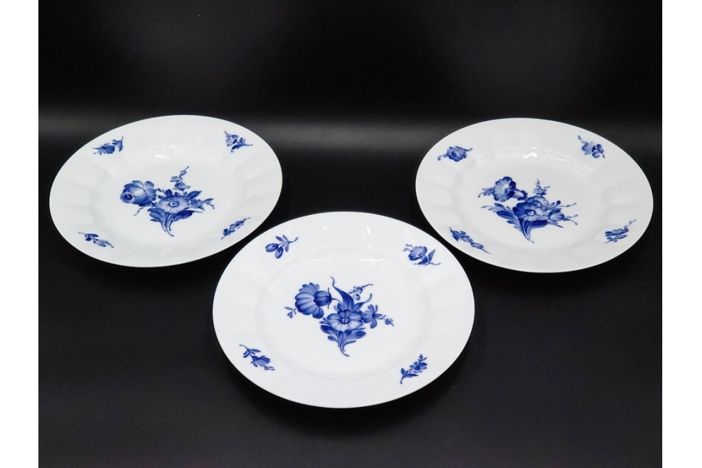 デンマーク製　ROYAL COPENHAGEN(ロイヤルコペンハーゲン)　ブルーフラワー アンギュラー　直径約26cm　プレート3枚セット　スクラッチありB級品　(R-084994)