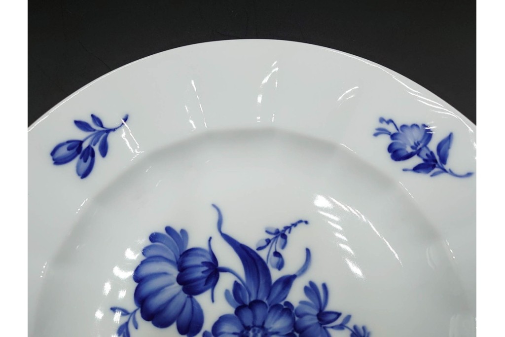 デンマーク製　ROYAL COPENHAGEN(ロイヤルコペンハーゲン)　ブルーフラワー アンギュラー　直径約26cm　プレート3枚セット　スクラッチありB級品　(R-084994)