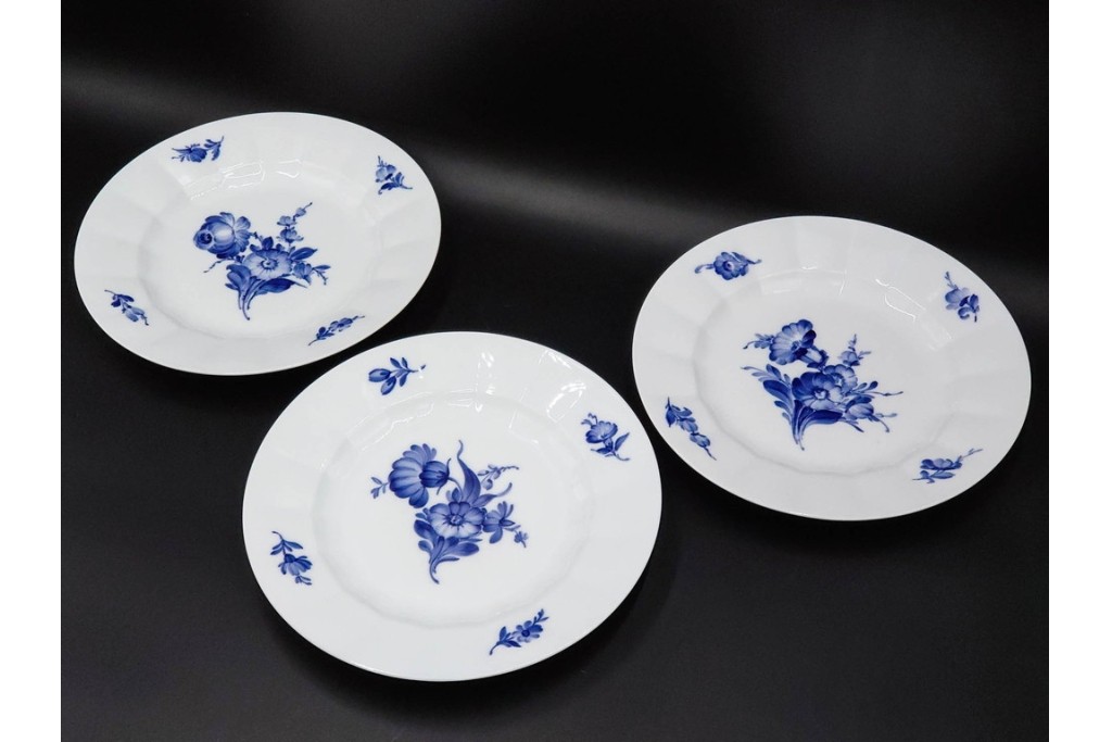 デンマーク製　ROYAL COPENHAGEN(ロイヤルコペンハーゲン)　ブルーフラワー アンギュラー　直径約26cm　プレート3枚セット　スクラッチありB級品　(R-084994)