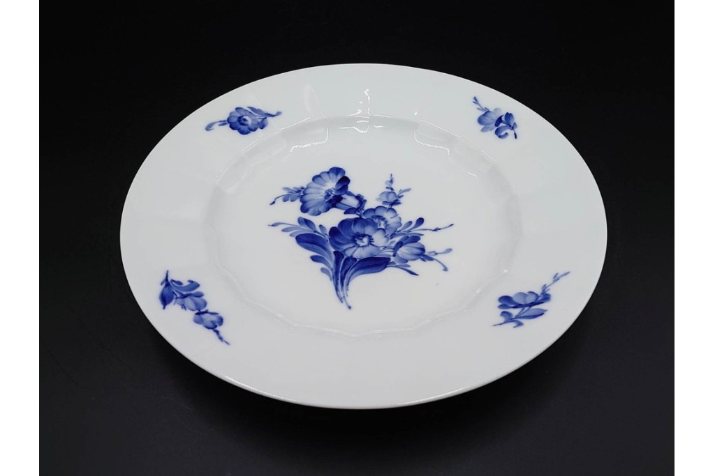 デンマーク製　ROYAL COPENHAGEN(ロイヤルコペンハーゲン)　ブルーフラワー アンギュラー　直径約26cm　プレート3枚セット　スクラッチありB級品　(R-084994)