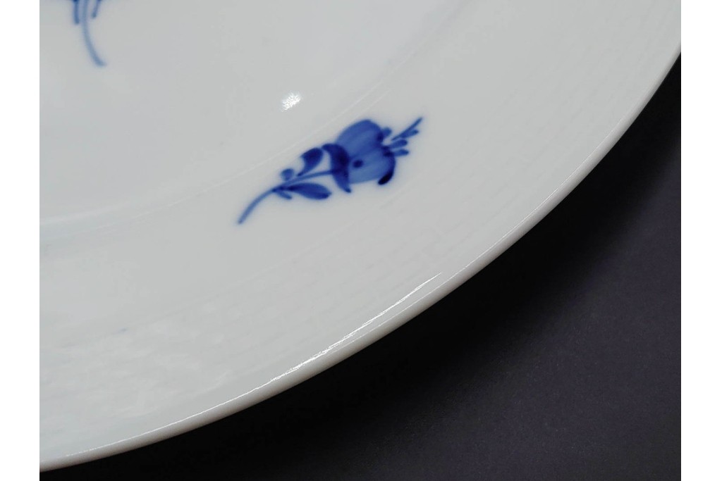 デンマーク製　ROYAL COPENHAGEN(ロイヤルコペンハーゲン)　ブルーフラワー プレイン　直径約28cm　プレート3枚セット　スクラッチありB級品　(R-084995)
