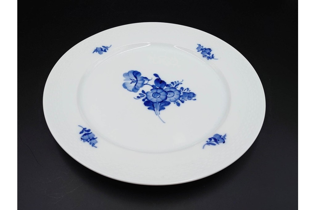 デンマーク製　ROYAL COPENHAGEN(ロイヤルコペンハーゲン)　ブルーフラワー プレイン　直径約28cm　プレート3枚セット　スクラッチありB級品　(R-084995)