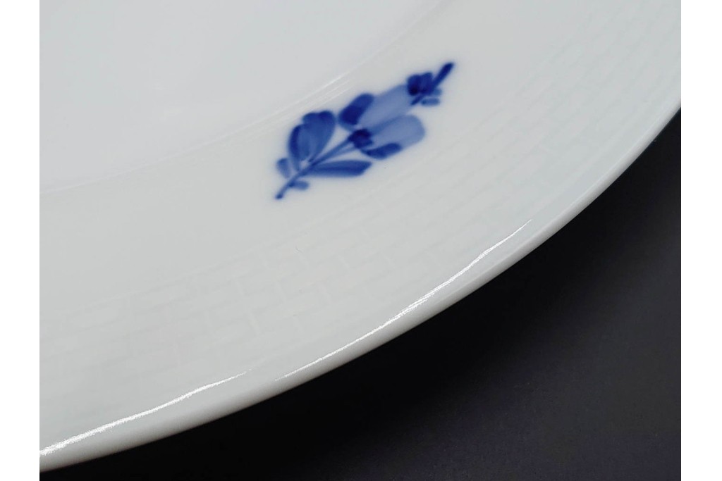 デンマーク製　ROYAL COPENHAGEN(ロイヤルコペンハーゲン)　ブルーフラワー プレイン　直径約28cm　プレート3枚セット　スクラッチありB級品　(R-084995)