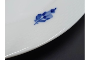 デンマーク製　ROYAL COPENHAGEN(ロイヤルコペンハーゲン)　ブルーフラワー プレイン　直径約28cm　プレート3枚セット　スクラッチありB級品　(R-084995)