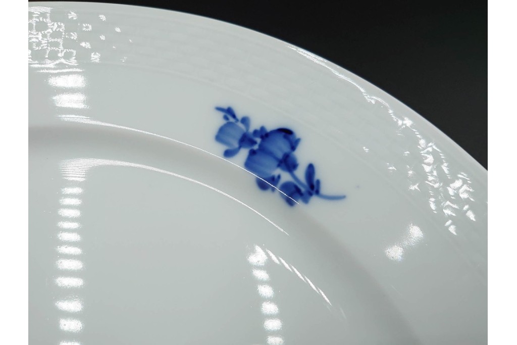 デンマーク製　ROYAL COPENHAGEN(ロイヤルコペンハーゲン)　ブルーフラワー プレイン　直径約28cm　プレート3枚セット　スクラッチありB級品　(R-084995)