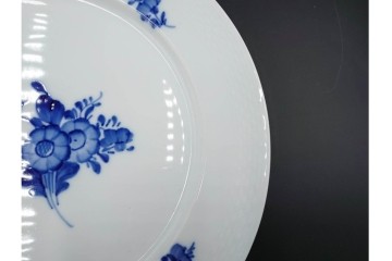 デンマーク製　ROYAL COPENHAGEN(ロイヤルコペンハーゲン)　ブルーフラワー プレイン　直径約28cm　プレート3枚セット　スクラッチありB級品　(R-084995)