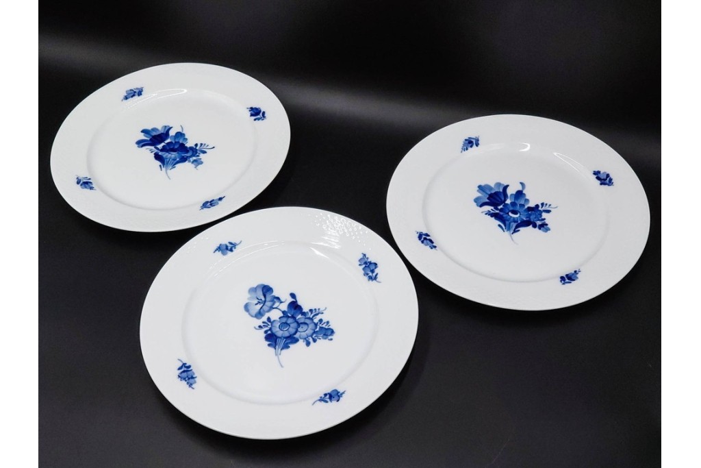 デンマーク製　ROYAL COPENHAGEN(ロイヤルコペンハーゲン)　ブルーフラワー プレイン　直径約28cm　プレート3枚セット　スクラッチありB級品　(R-084995)