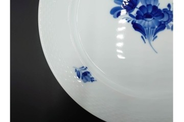 デンマーク製　ROYAL COPENHAGEN(ロイヤルコペンハーゲン)　ブルーフラワー プレイン　直径約28cm　プレート3枚セット　スクラッチありB級品　(R-084995)