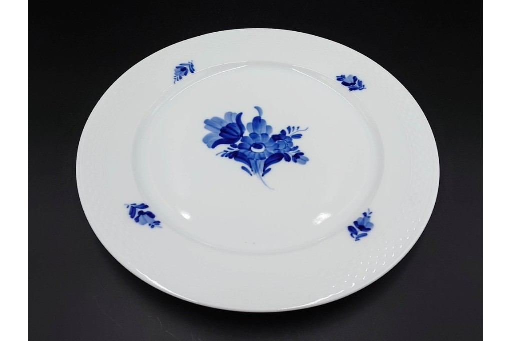 デンマーク製　ROYAL COPENHAGEN(ロイヤルコペンハーゲン)　ブルーフラワー プレイン　直径約28cm　プレート3枚セット　スクラッチありB級品　(R-084995)