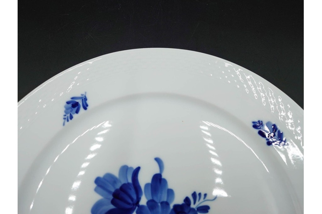 デンマーク製　ROYAL COPENHAGEN(ロイヤルコペンハーゲン)　ブルーフラワー プレイン　直径約28cm　プレート3枚セット　スクラッチありB級品　(R-084995)