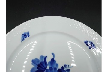 デンマーク製　ROYAL COPENHAGEN(ロイヤルコペンハーゲン)　ブルーフラワー プレイン　直径約28cm　プレート3枚セット　スクラッチありB級品　(R-084995)
