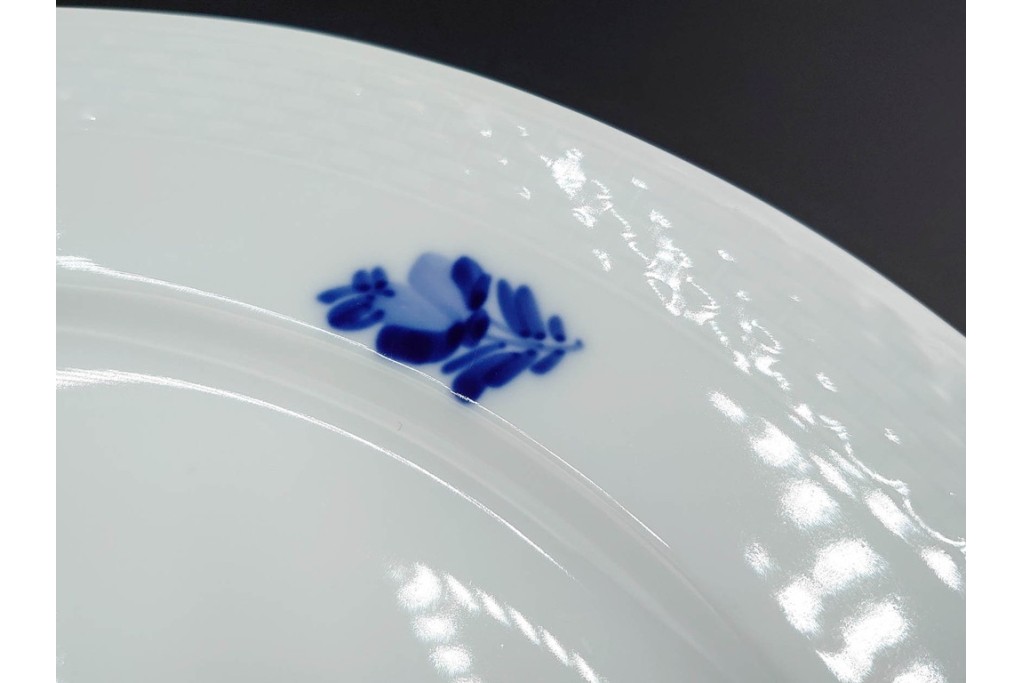デンマーク製　ROYAL COPENHAGEN(ロイヤルコペンハーゲン)　ブルーフラワー プレイン　直径約28cm　プレート3枚セット　スクラッチありB級品　(R-084995)