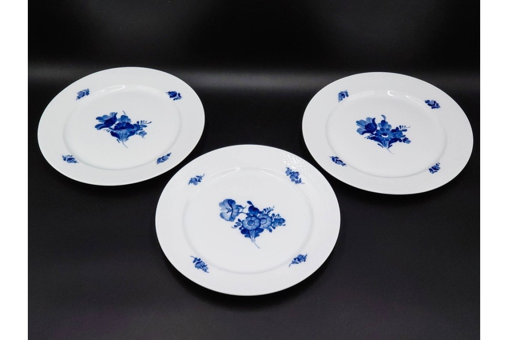 デンマーク製　ROYAL COPENHAGEN(ロイヤルコペンハーゲン)　ブルーフラワー プレイン　直径約28cm　プレート3枚セット　スクラッチありB級品　(R-084995)