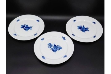 デンマーク製　ROYAL COPENHAGEN(ロイヤルコペンハーゲン)　ブルーフラワー プレイン　直径約28cm　プレート3枚セット　スクラッチありB級品　(R-084995)