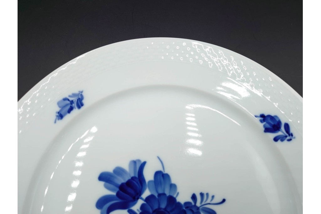 デンマーク製　ROYAL COPENHAGEN(ロイヤルコペンハーゲン)　ブルーフラワー プレイン　直径約28cm　プレート3枚セット　スクラッチありB級品　(R-084995)