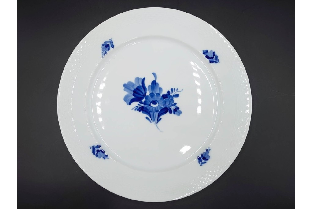 デンマーク製　ROYAL COPENHAGEN(ロイヤルコペンハーゲン)　ブルーフラワー プレイン　直径約28cm　プレート3枚セット　スクラッチありB級品　(R-084995)