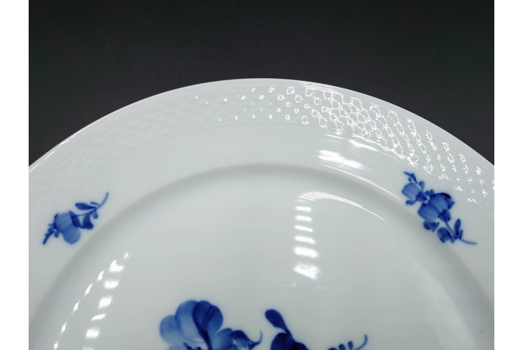 デンマーク製　ROYAL COPENHAGEN(ロイヤルコペンハーゲン)　ブルーフラワー プレイン　直径約28cm　プレート3枚セット　スクラッチありB級品　(R-084995)