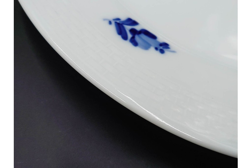 デンマーク製　ROYAL COPENHAGEN(ロイヤルコペンハーゲン)　ブルーフラワー プレイン　直径約28cm　プレート3枚セット　スクラッチありB級品　(R-084995)