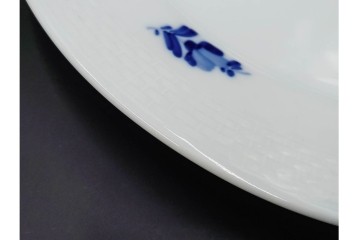 デンマーク製　ROYAL COPENHAGEN(ロイヤルコペンハーゲン)　ブルーフラワー プレイン　直径約28cm　プレート3枚セット　スクラッチありB級品　(R-084995)