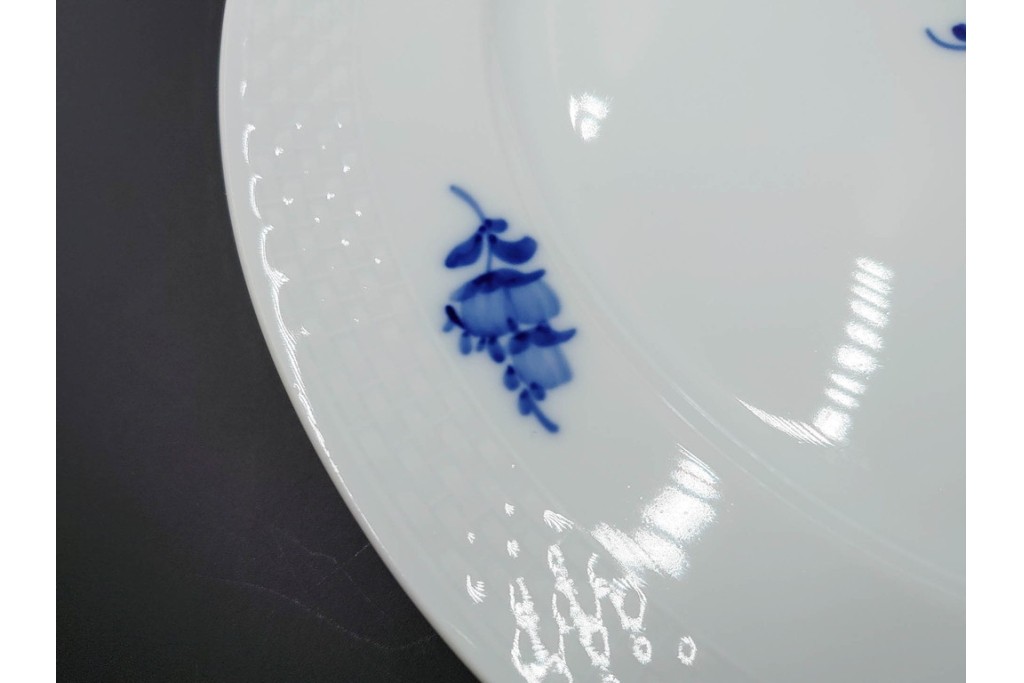 デンマーク製　ROYAL COPENHAGEN(ロイヤルコペンハーゲン)　ブルーフラワー プレイン　直径約28cm　プレート3枚セット　スクラッチありB級品　(R-084995)