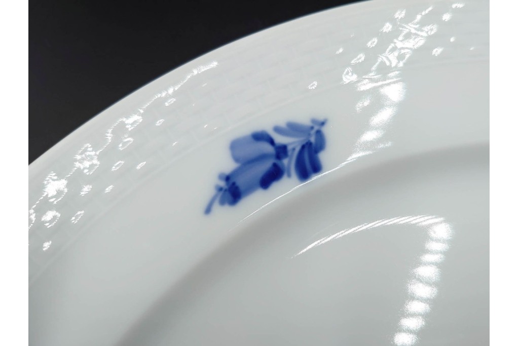 デンマーク製　ROYAL COPENHAGEN(ロイヤルコペンハーゲン)　ブルーフラワー プレイン　直径約28cm　プレート3枚セット　スクラッチありB級品　(R-084995)