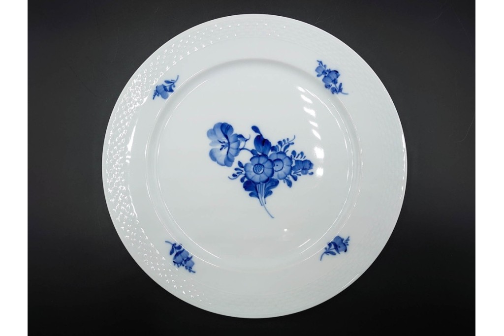 デンマーク製　ROYAL COPENHAGEN(ロイヤルコペンハーゲン)　ブルーフラワー プレイン　直径約28cm　プレート3枚セット　スクラッチありB級品　(R-084995)