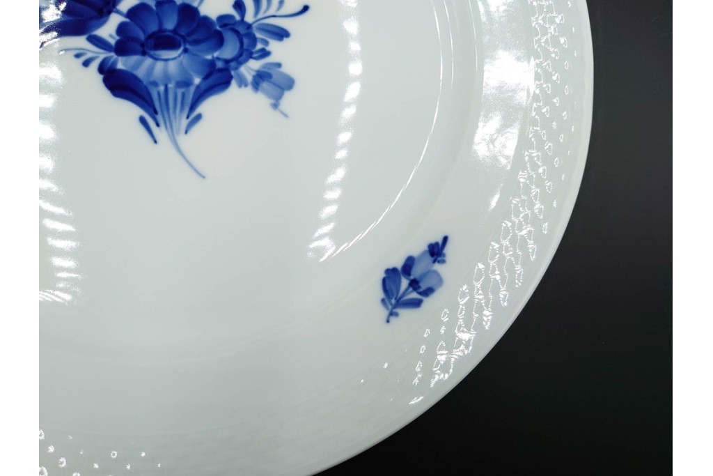 デンマーク製　ROYAL COPENHAGEN(ロイヤルコペンハーゲン)　ブルーフラワー プレイン　直径約28cm　プレート3枚セット　スクラッチありB級品　(R-084995)