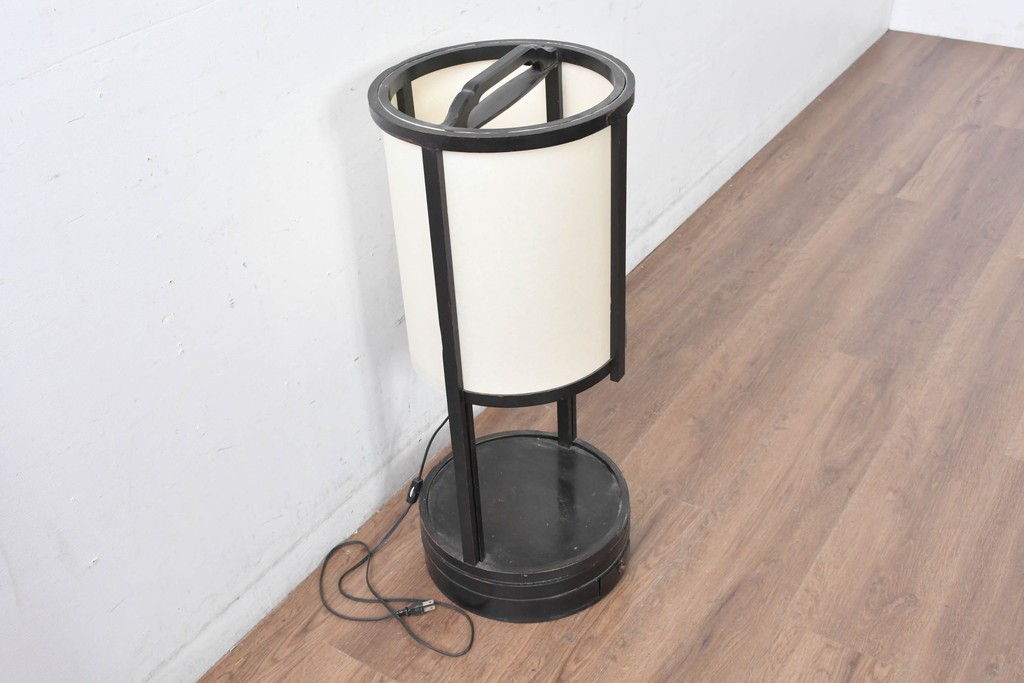 和製アンティーク　円筒形の覆いがやわらかな灯りを生む行灯　(R-084998)