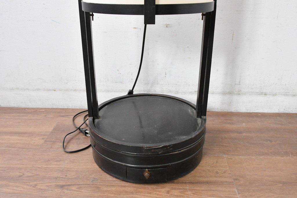 和製アンティーク　円筒形の覆いがやわらかな灯りを生む行灯　(R-084998)