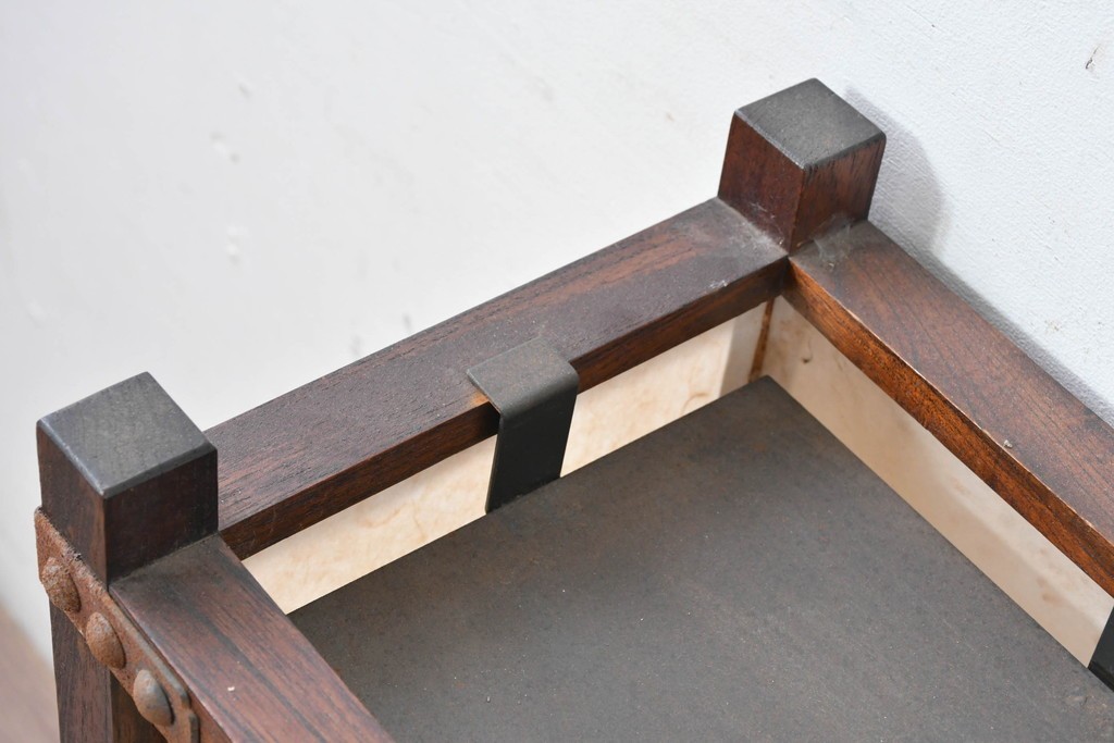 和製ヴィンテージ　民芸城山　鉄鋲がアクセントの行燈　(R-084999)