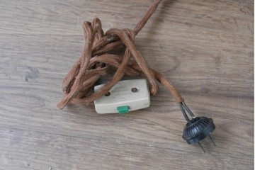 和製ヴィンテージ　民芸城山　鉄鋲がアクセントの行燈　(R-084999)