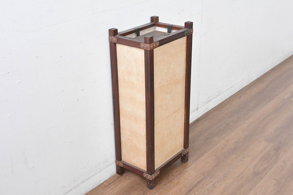 和製ヴィンテージ　民芸城山　鉄鋲がアクセントの行燈　(R-084999)