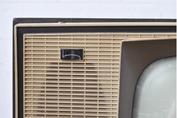 ジャンク品　和製ヴィンテージ　日立(HITACHI)　FY-830　14型　レトロな佇まいが魅力のブラウン管テレビ(白黒テレビ)　(R-085000)