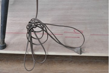 ジャンク品　和製ヴィンテージ　日立(HITACHI)　FY-830　14型　レトロな佇まいが魅力のブラウン管テレビ(白黒テレビ)　(R-085000)