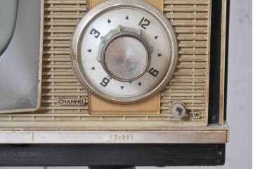 ジャンク品　和製ヴィンテージ　日立(HITACHI)　FY-830　14型　レトロな佇まいが魅力のブラウン管テレビ(白黒テレビ)　(R-085000)