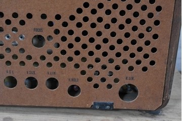 ジャンク品　和製ヴィンテージ　日立(HITACHI)　FY-830　昭和レトロな空間づくりにおすすめのブラウン管テレビ　(R-085002)