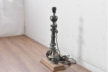 フランスアンティーク　高級品　ヨーロピアンクラシック　アカンサス装飾が優雅なキャンドルスタンド型リメイク照明　(R-085006)